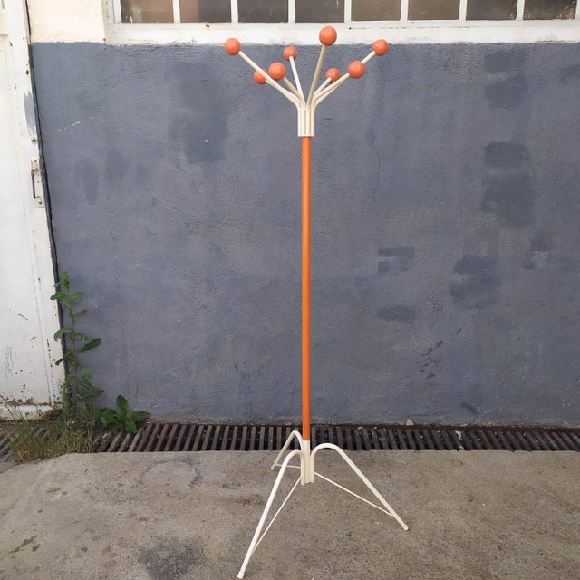 Vintage Orange Rack, 1970s, in Good conditions. Designed 1970 to 1979