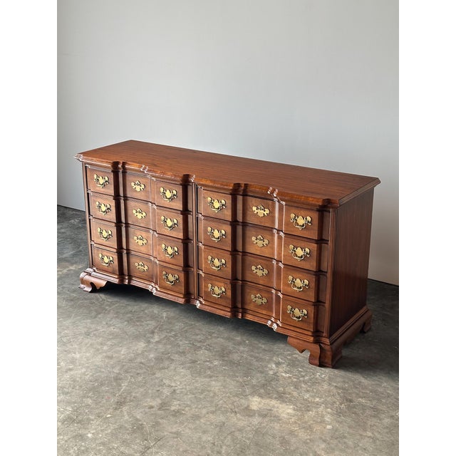 Vintage Georgian Serpentine Block-Front Mahogany 8-Drawer Dresser For Sale - Image 15 of 18