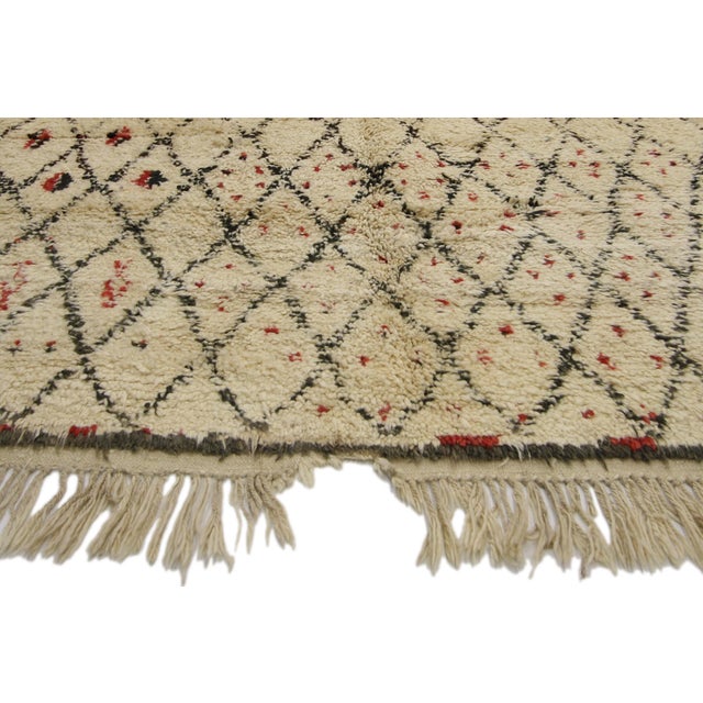 Textile Vintage Berber Moroccan Azilal Rug - 05'05 X 09'05 For Sale - Image 7 of 9