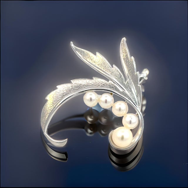 Metal 1990s Mikimoto Estate Akoya Pearl Brooch Pin Sterling Silver 6.10 mm For Sale - Image 7 of 10