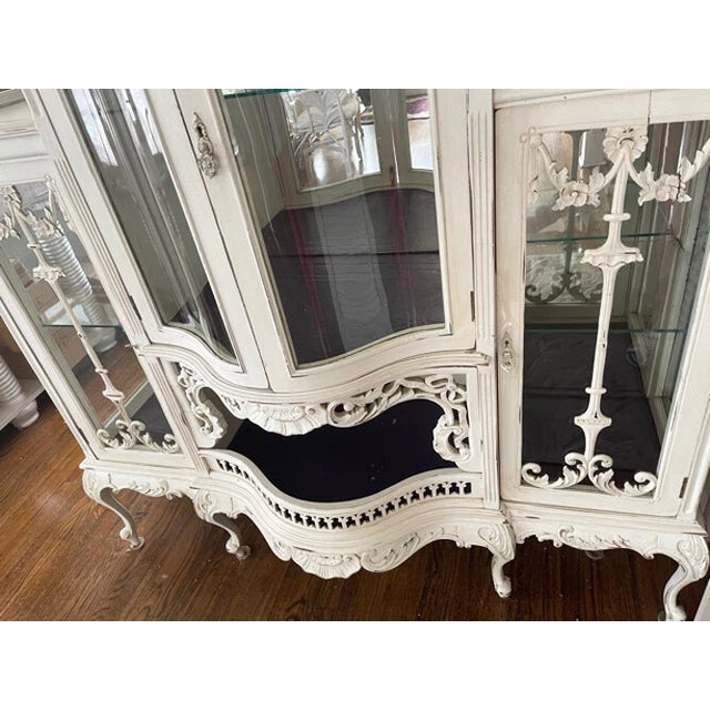 Mid 19th Century 19th Century English Antique Ornate Carved White Display Cabinet With Curved Glass For Sale - Image 5 of 8