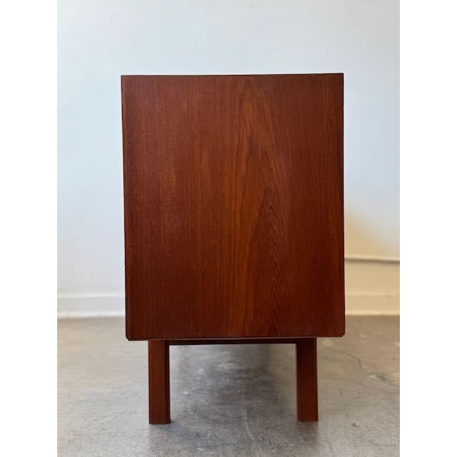 1970's Danish Modern Teak Credenza For Sale - Image 4 of 17