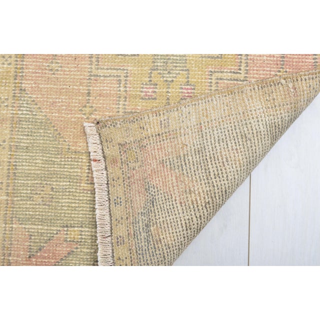 1960s Oushak Vintage Small Rug For Sale - Image 5 of 5