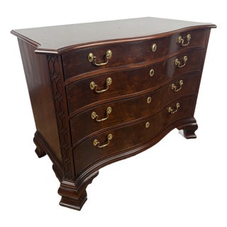 Stickley Williamsburg Reserve Collection Mahogany Blackwell Serpentine Chest For Sale