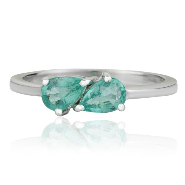 Contemporary Hallmarked 925 Sterling Silver Pear Cut Natural Emerald Toi Et Moi Ring Size 7 For Sale - Image 3 of 12