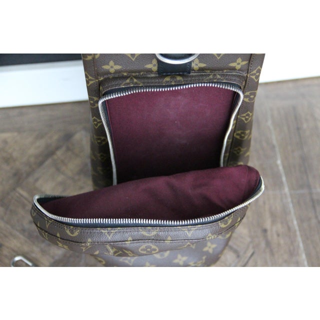 Louis Vuitton Golf Bag, Limited Edition, 2010s For Sale - Image 6 of 18