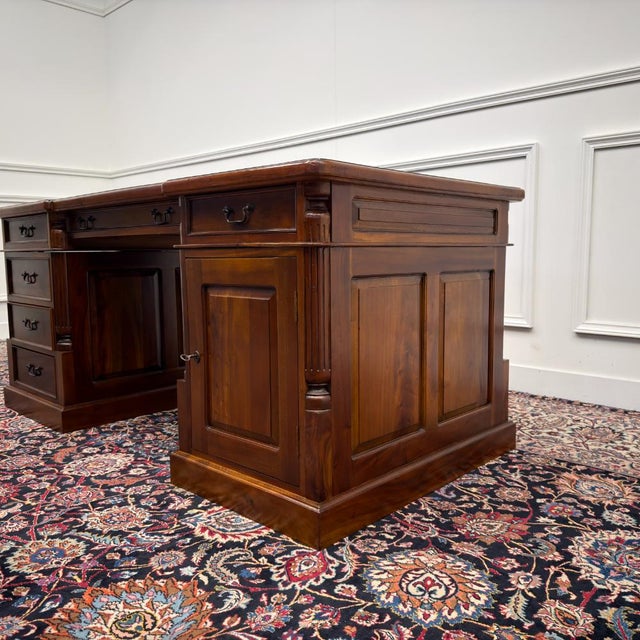 Classic English Desk in Black Leather For Sale - Image 6 of 18