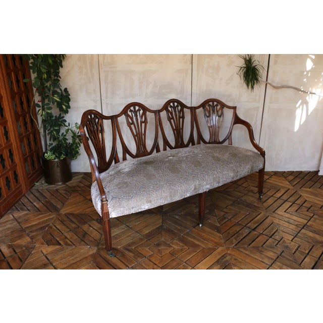 Antique Hepplewhite-Style Mahogany Shield-Back Settee, Circa 1890s For Sale In Los Angeles - Image 6 of 18