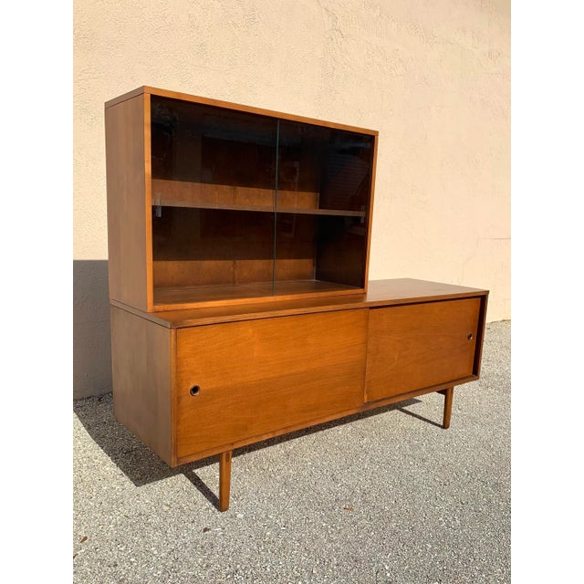 Time capsule condition low credenza/hutch by Paul McCobb for The Planner Group. Model #1513. Mostly solid wood...