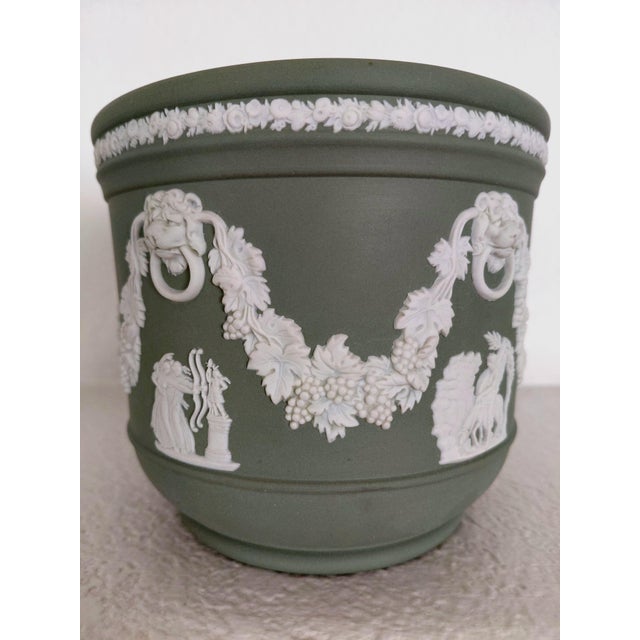 1960s Celadon Sage Green Wedgwood Jasperware Cache Pot Planter For Sale In Las Vegas - Image 6 of 6