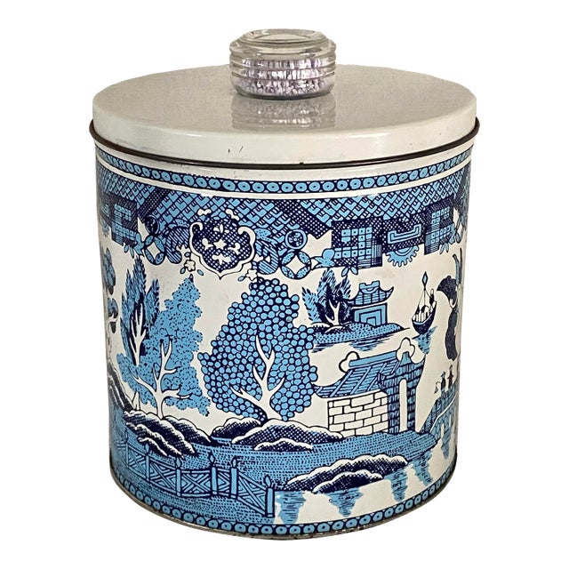 Blue Magic Knob Luce Corp Krispy Kan Tin Canister Featuring a Classic Blue Willow Pattern For Sale