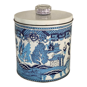 Blue Magic Knob Luce Corp Krispy Kan Tin Canister Featuring a Classic Blue Willow Pattern
