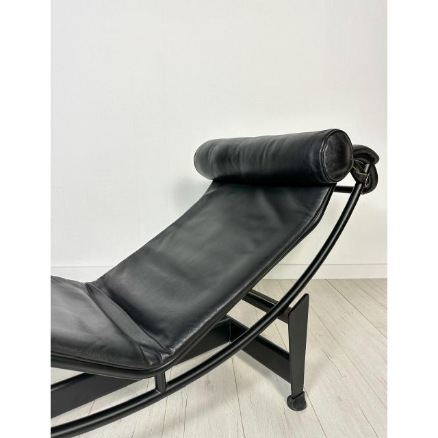 Vintage LC4 Chaise Longue by Le Corbusier, Pierre Jeanneret and Charlotte Perriand for Cassina, 2010s For Sale - Image 6 of 10