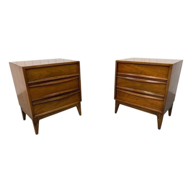 Mid-Century Modern 3-Drawer Walnut Nightstands - Set of 2 For Sale