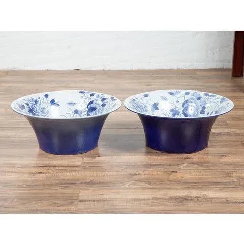 Late 20th Century Late 20th Century Blue and White Porcelain Wash Basin with Cobalt Blue Patina and Floral Motifs For Sale - Image 5 of 12