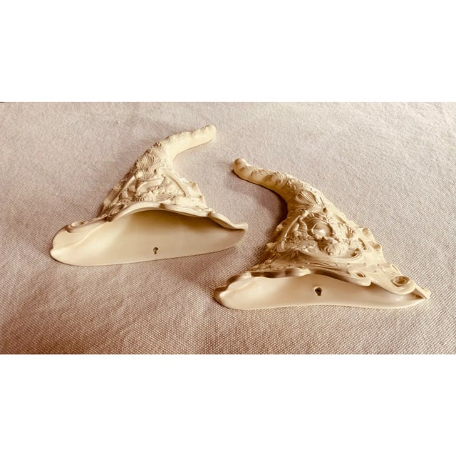1960s Pair of Wedgwood Colonial Williamsburg Creamware Cornucopia Wall Pockets, For Sale - Image 14 of 18