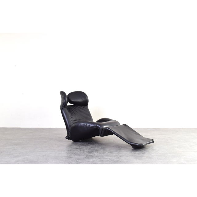The Wink armchair, designed by Japanese designer Toshiyuki Kita for the Italian brand Cassina, is one of the most...