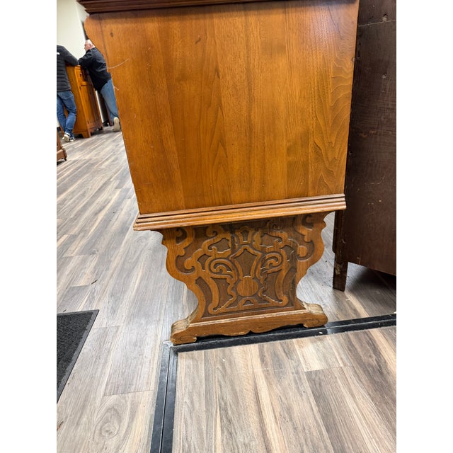 Early 20th Century Jacobean Revival Carved Oak Sideboard / Buffet For Sale - Image 6 of 7