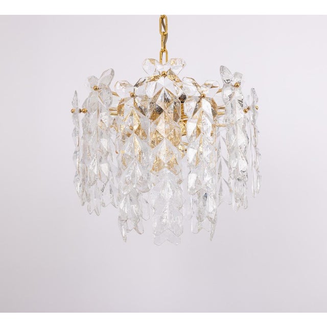 1970s Large Palma Chandelier in Gilt Brass and Crystal Glass from Kalmar, Austria, 1970s For Sale - Image 5 of 18