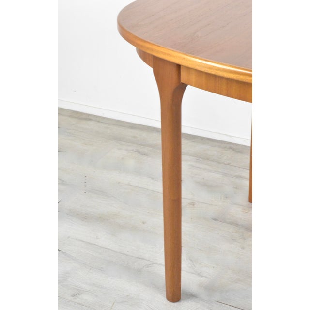 Brown Mid-Century Modern Oblong Extendable Dining Table in Teak from McIntosh, 1960s For Sale - Image 8 of 11