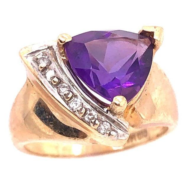 Metal 14 Karat Yellow Gold Fashion Ring With Amethyst and Round Diamond, Size 5 For Sale - Image 7 of 7