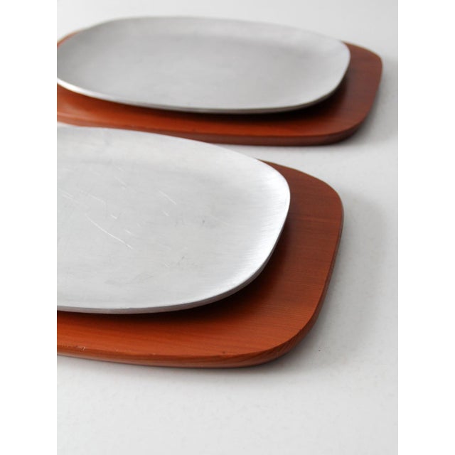 Mid Century Sizzler Plates Pair For Sale - Image 4 of 12