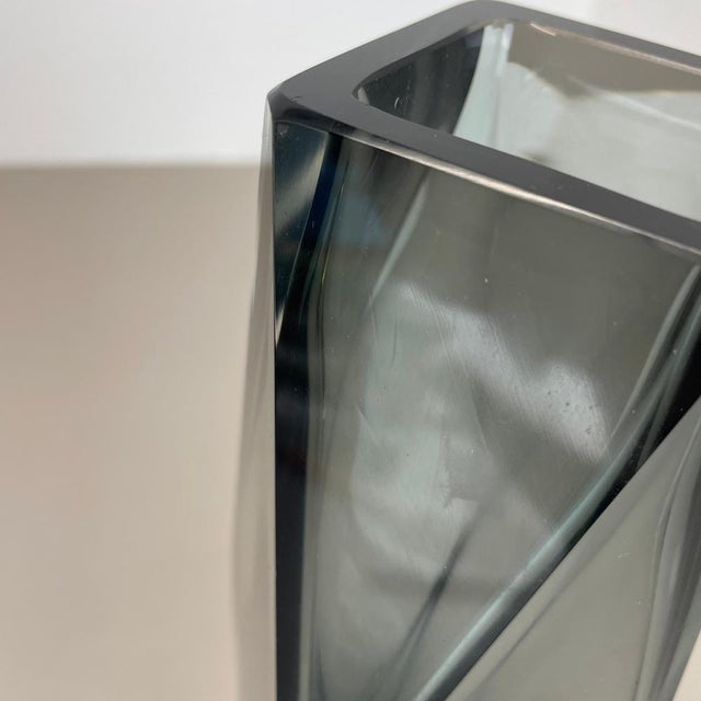 Faceted Murano Glass Sommerso Vase from Mandruzzato, Italy 1970s For Sale - Image 13 of 18