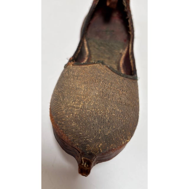 Early 20th Century Antique Mughal-Style Gold Embroidered Leather Slipper India Punjab Region 1900 For Sale - Image 5 of 10