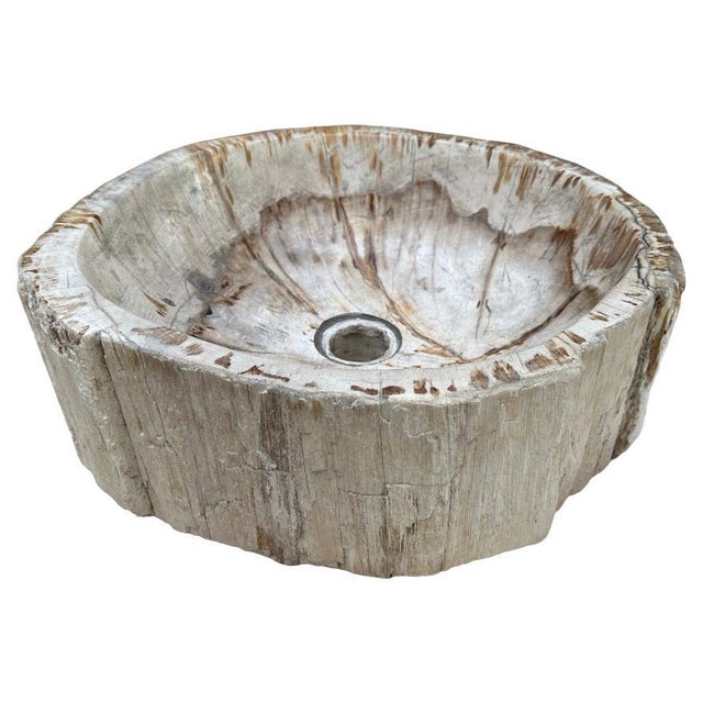Beautiful tones in this high quality petrified wood sink. It’s fascinating how Mother Nature produces these stunning 40...