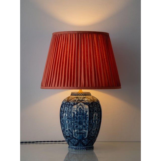 1970s Vintage Delft Blue and White Chinoiserie Makkum Table Lamp, 1950s For Sale - Image 5 of 18
