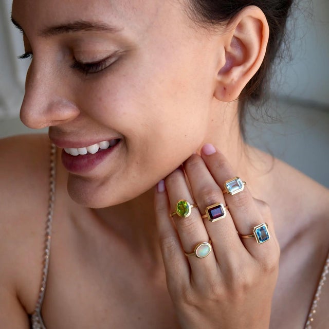 Kai Fine Jewelry Kai Bella East-West Emerald-Cut Aquamarine Ring in 14k Solid Gold Ring, size 5.5 For Sale - Image 4 of 7