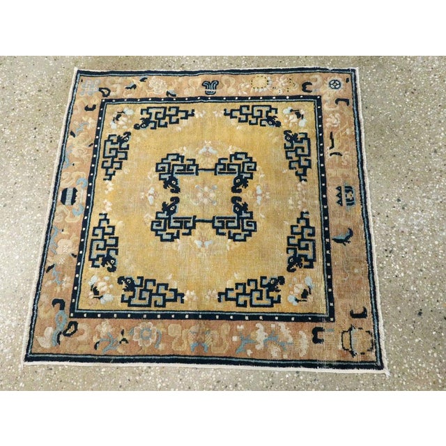 Early 20th Century Galerie Shabab Collection Early 20th Century Handmade Chinese Ningxia Square Throw Rug For Sale - Image 5 of 7