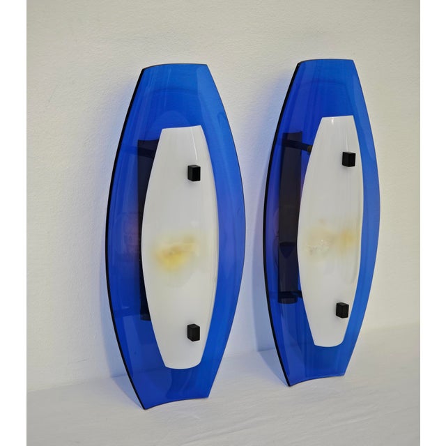 Mid-Century Modern Blue and White Acrylic Glass Wall Lamps, Italy, 1970s, Set of 2 For Sale - Image 12 of 18