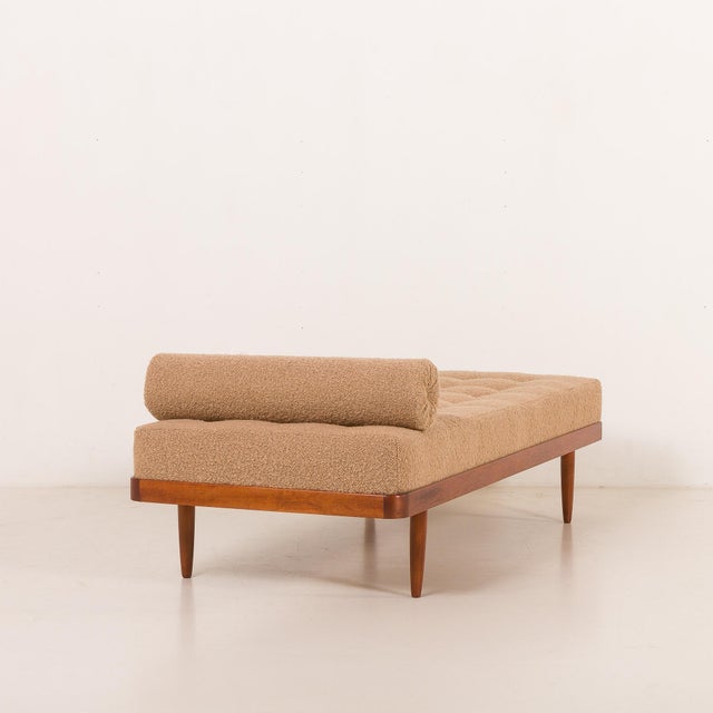 1960s Mid-Century Modern Scandinavian Daybed in Natural Boucle Fabric, 1960s For Sale - Image 5 of 14