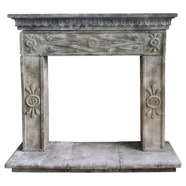 Fireplace in italian travertine marble. Early 21st century small fireplace from the early 2000s, used with a maximum width...