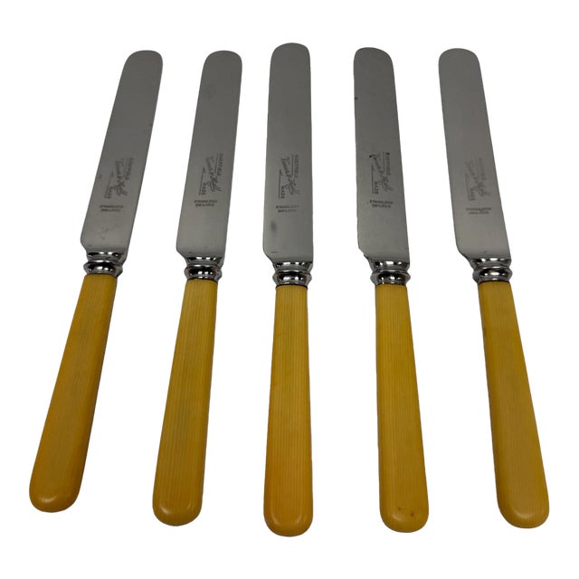 Vintage Mid-Century Viner & Hall Sheffield Ribbed Catalin Luncheon Knives - Set of 5 For Sale