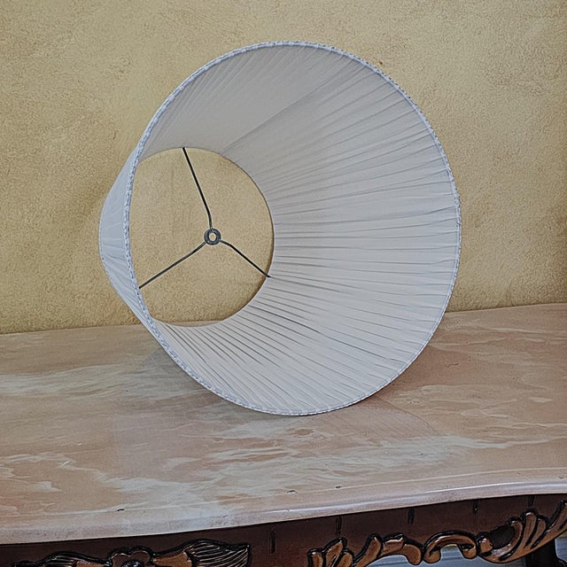 Vintage Paul Hanson White Porcelain Table Lamp on Brass Pagoda Base, Usa For Sale - Image 17 of 18