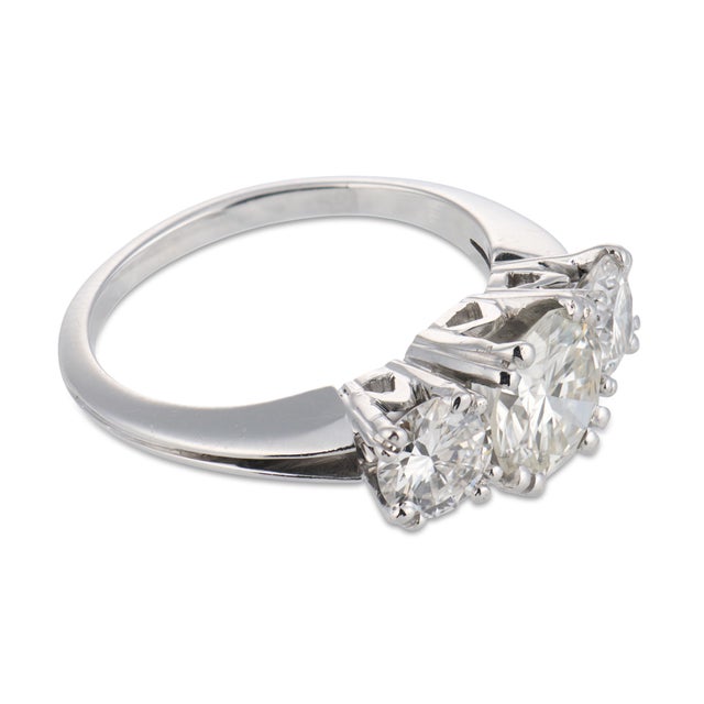 Vintage Gia 1.37 Carat Diamond 18k White Gold Engagement Ring, Size 6.5 For Sale - Image 4 of 6