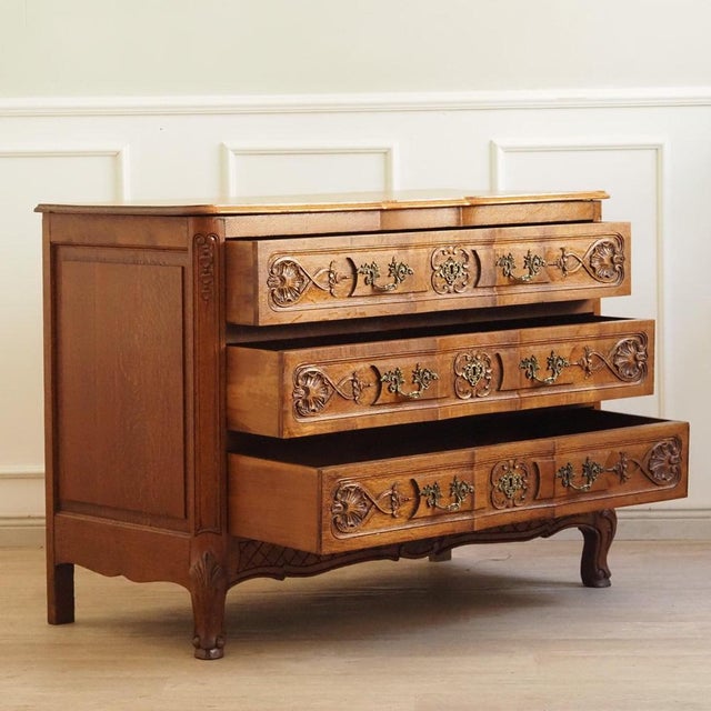 Stylish French chest of drawers in the Louis XV style, dating from the late 19th century, around 1880, with three drawers,...