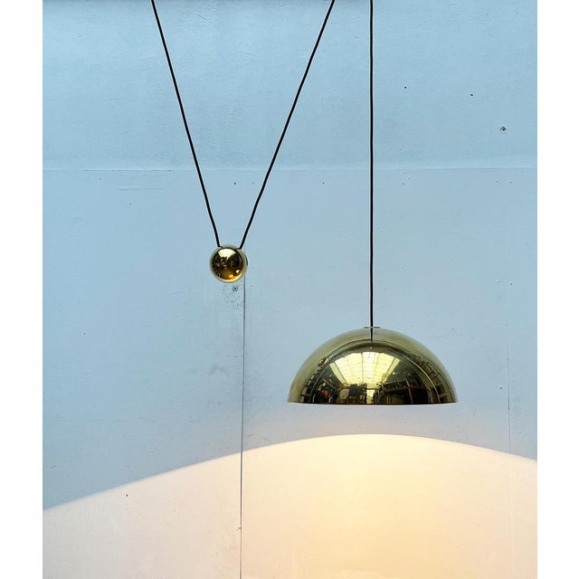Postmodern Vintage Postmodern German Hollywood Regency Brass Model Solan Counterweight Pendant by Florian Schulz, 1980s For Sale - Image 3 of 18