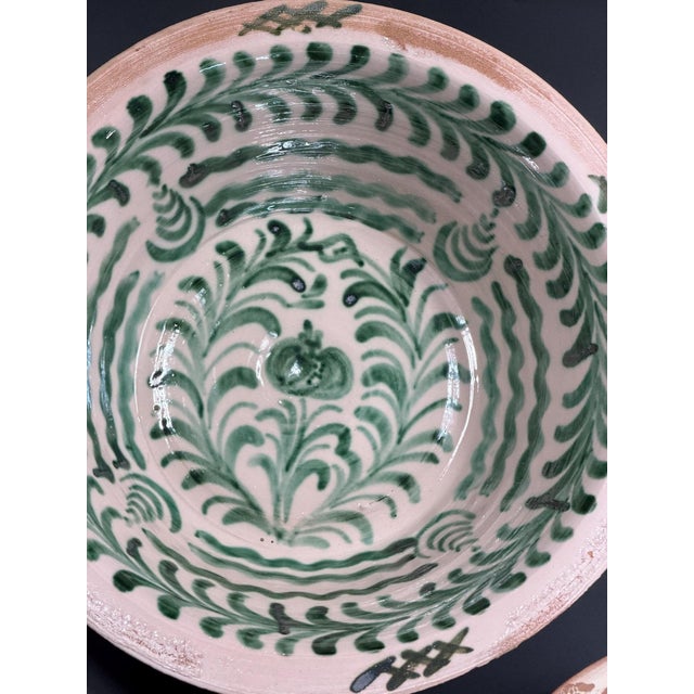 Vintage Spanish Fajalauza Lebrillos with Hand-Painted Green Decoration, Set of 3 For Sale - Image 10 of 13