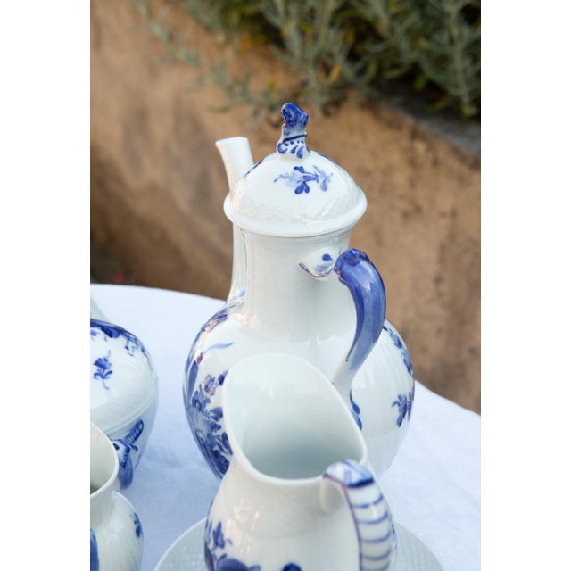 Ceramic Vintage Blue Flower Blå Blomst Coffee Set from Royal Copenhagen, 1980s, Set of 33 For Sale - Image 7 of 14