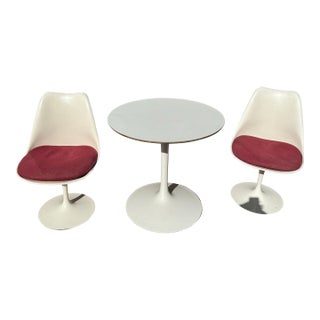 1980s Saarinen Tulip Table and Chairs - Set of 3 For Sale