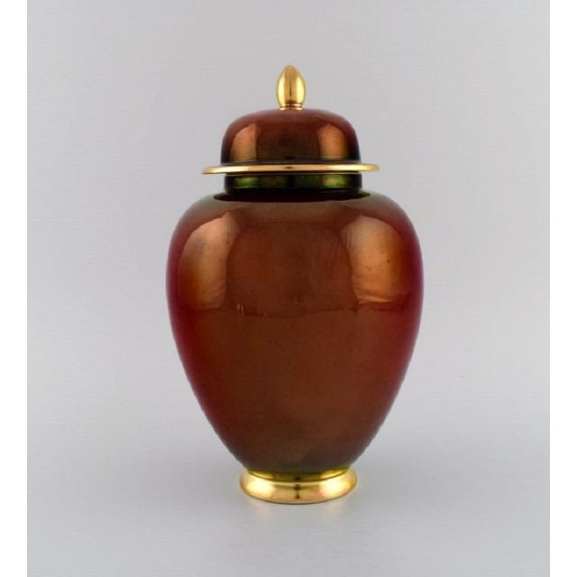 1930s Large Rouge Royale Lidded Vase in Hand-Painted Porcelain from Carlton Ware, England, 1930s For Sale - Image 5 of 7