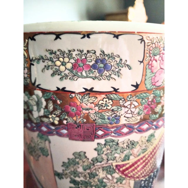 Mid 20th Century Chinoiseries Large Chinese Famille Rose Porcelain Umbrella Stand With Mandarin Court Scenes For Sale - Image 5 of 7