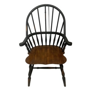 Late 20th Century Homestead House Vintage Colonial-Style Windsor Arm Chair For Sale