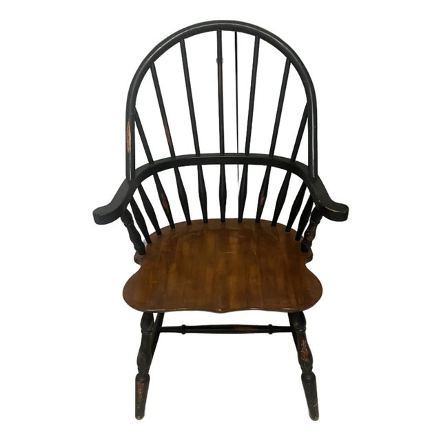Late 20th Century Homestead House Vintage Colonial-Style Windsor Arm Chair For Sale