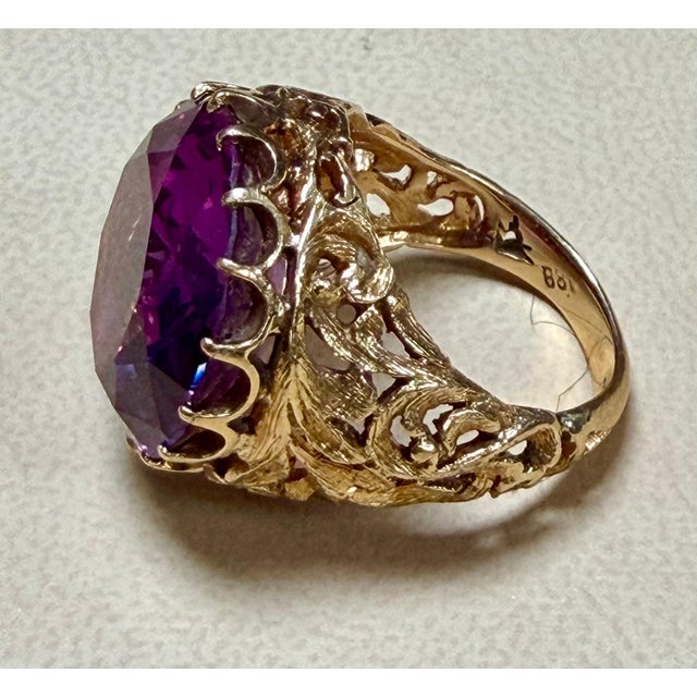Vintage 15 Carat Round Amethyst Cocktail Ring in 18 Karat Yellow Gold, 13.4 Gm Ring size 7 This is a Beautiful Cocktail...