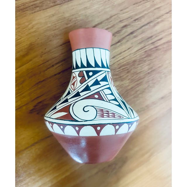 1960s P. R. Tosa Native American Pottery Vase Pueblo New Mexico 1960s Handmade Vintage For Sale - Image 5 of 8