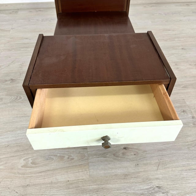 Italian Space Age Side Table For Sale In New York - Image 6 of 8
